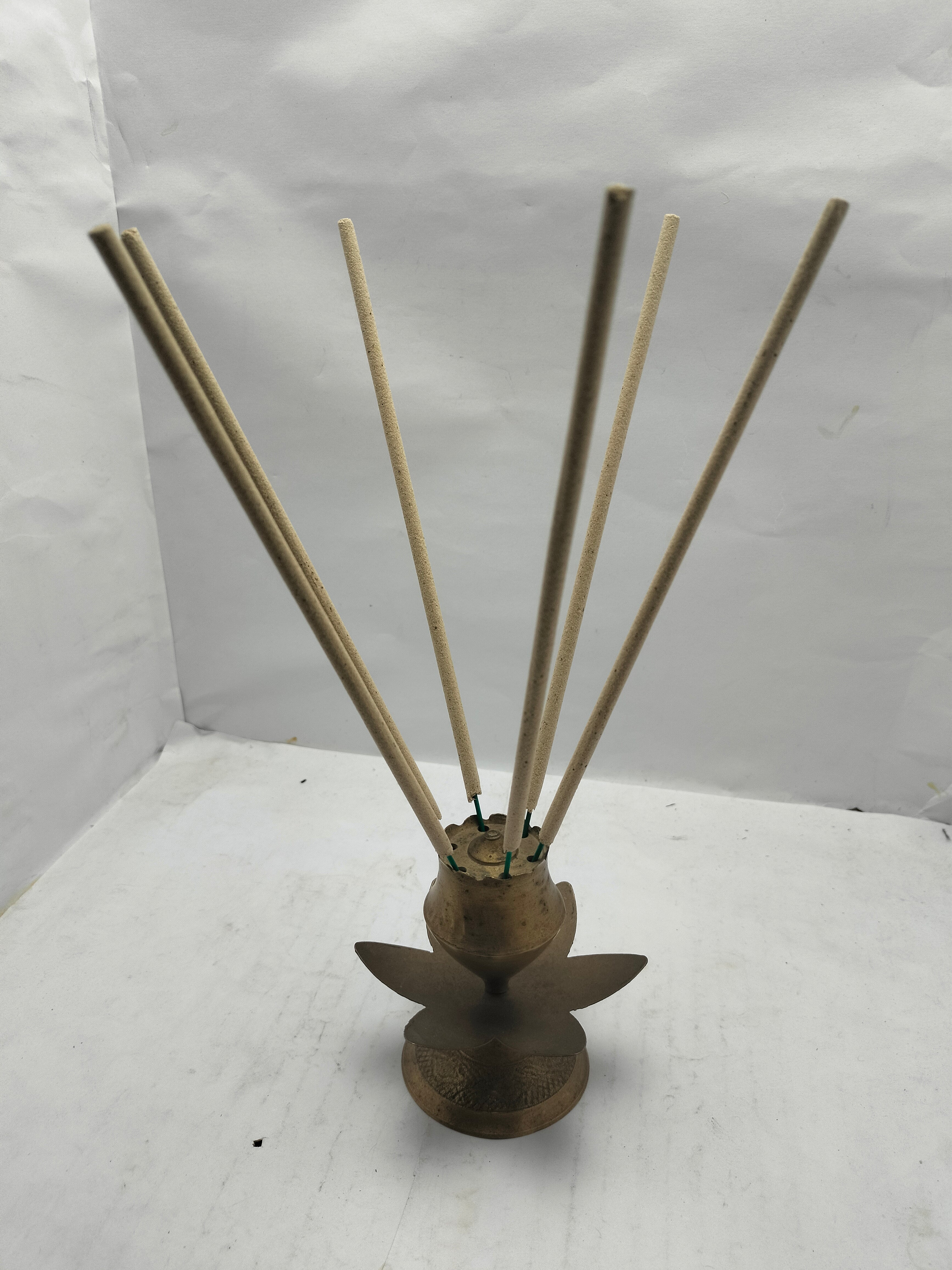 Brass Agardan / Agarbatti Stand – AL WAHIDI