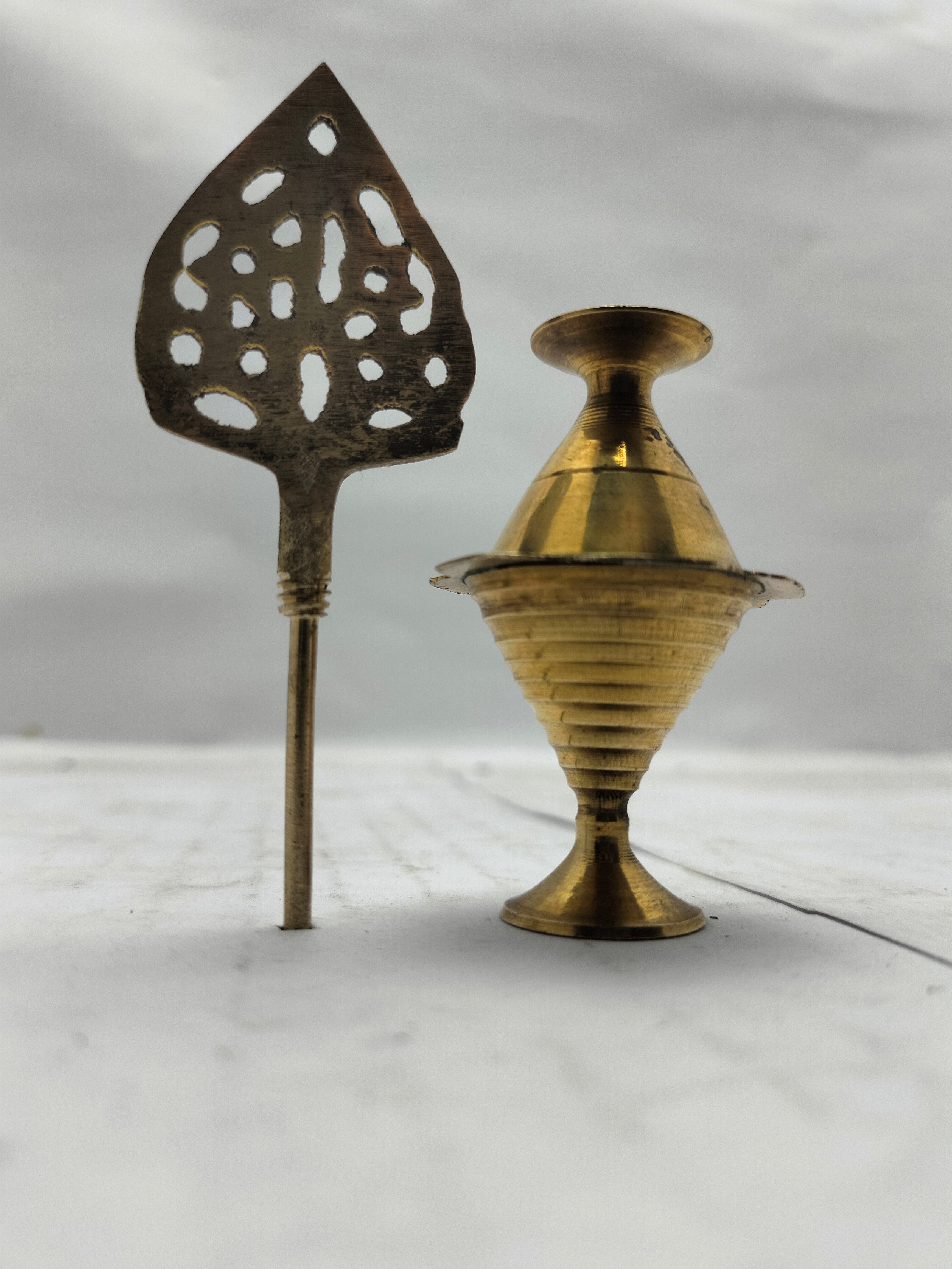Premium Brass Surmedani – Traditional Kohl Holder | AL WAHIDI