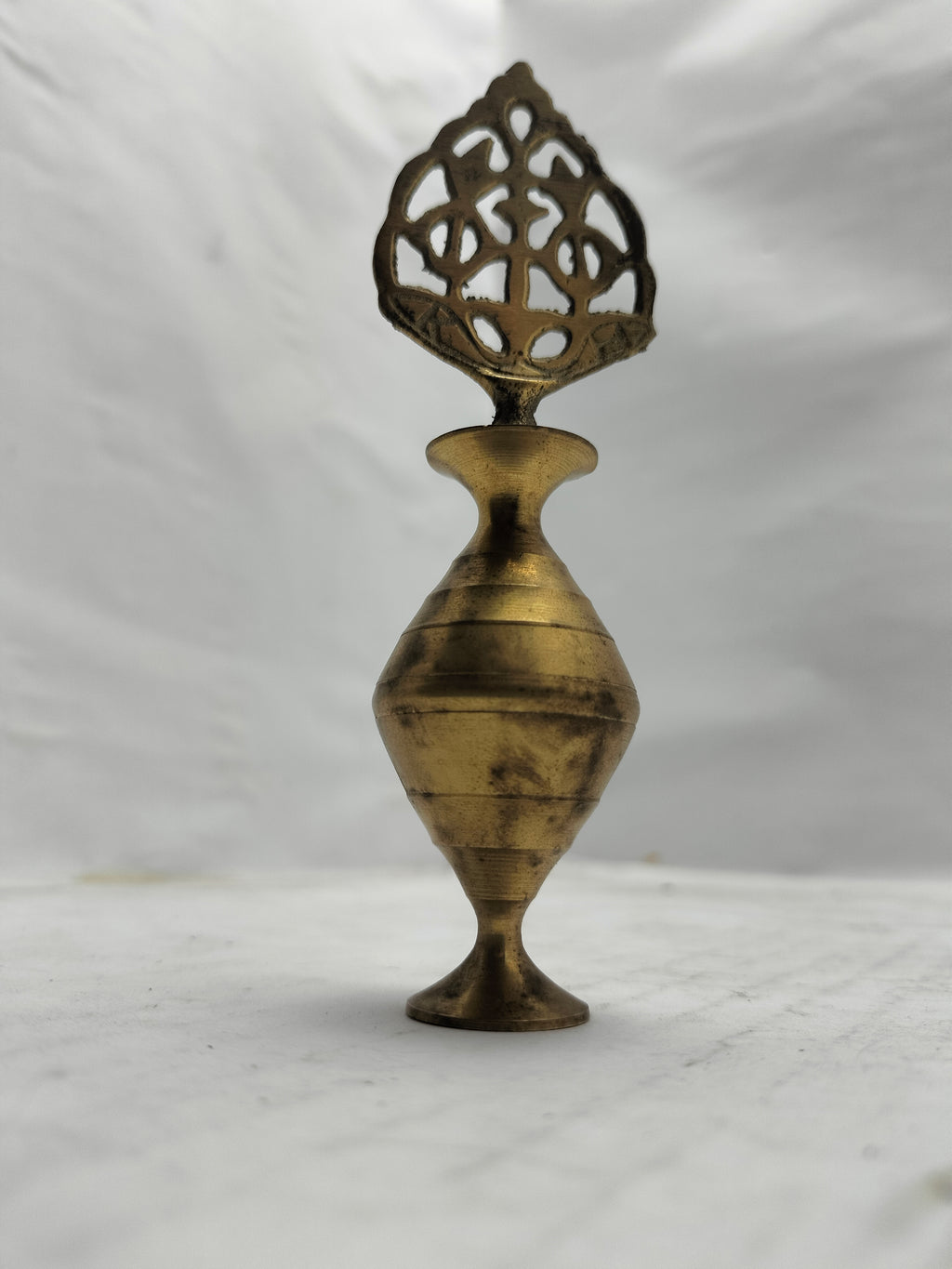 Handcrafted Brass Surmedani – Traditional Surma Holder | AL WAHIDI